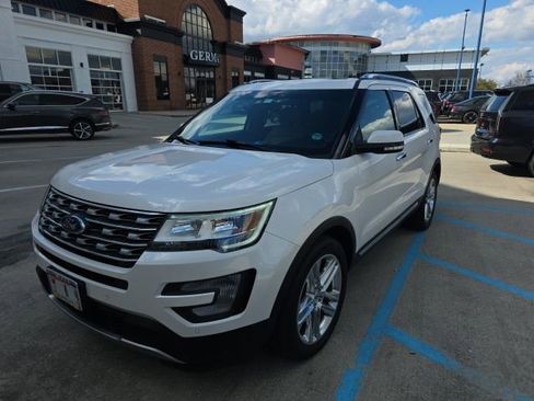 Used 2017 Ford Explorer Limited image 1