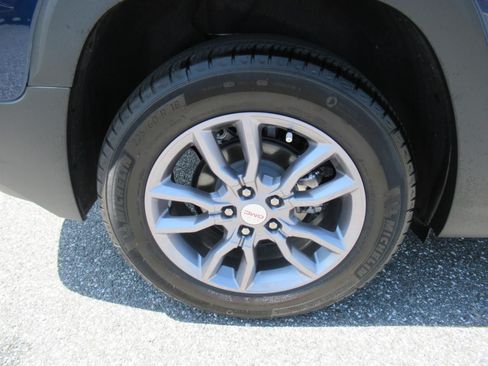 Used 2023 GMC Terrain SLT FWD image 8