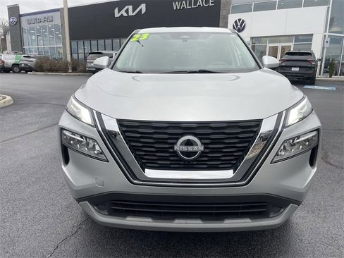 Used 2023 Nissan Rogue SV image 2