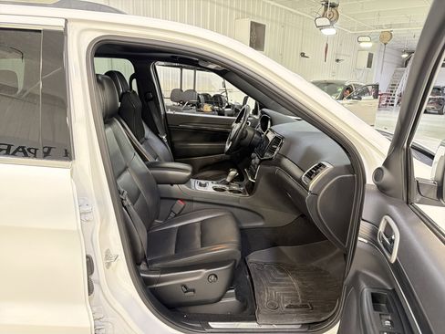 Used 2020 Jeep Grand Cherokee Limited w/ Trailer Tow Group IV image 14