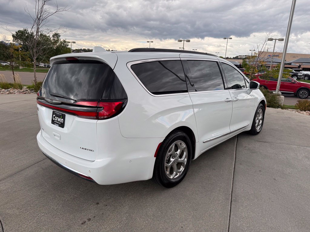 Used 2022 Chrysler Pacifica Limited FWD image 7