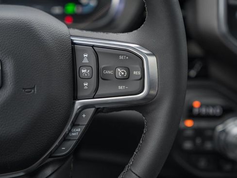 New 2026 RAM 1500 Laramie AWD/4WD image 32