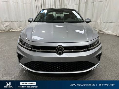 Used 2025 Volkswagen Jetta SE w/ Sunroof Package FWD image 3