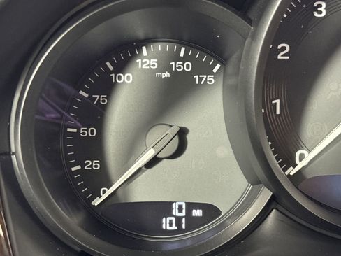 Used 2025 Porsche Macan image 21