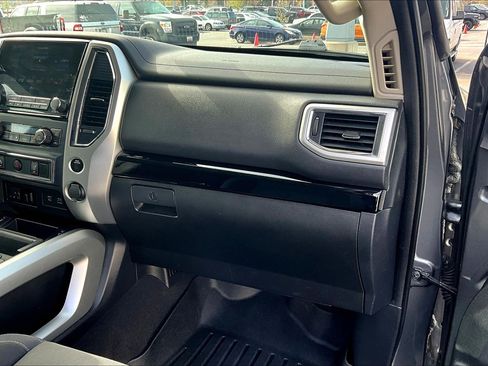 Used 2020 Nissan Titan SV w/ SV Convenience Package image 17