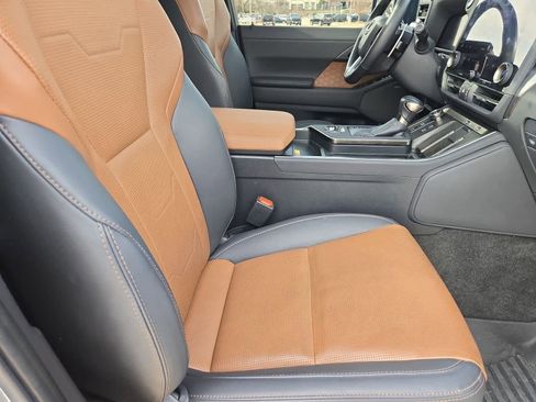 Used 2024 Lexus GX 550 w/ Accessory Package (31) image 22