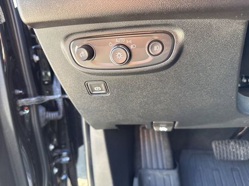 Certified 2024 GMC Terrain SLT w/ Infotainment Package II image 43