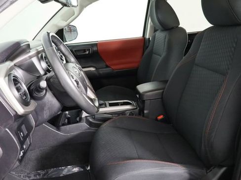 Used 2022 Toyota Tacoma SR5 w/ Technology Package RWD image 15