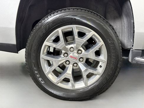 Used 2019 GMC Yukon SLE w/ SLE Value Package image 32