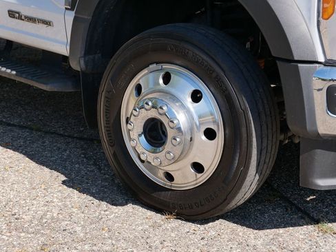 Used 2023 Ford F550 4x4 Crew Cab Super Duty w/ XLT Value Package image 3