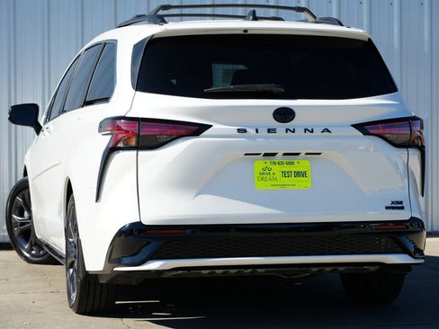 Used 2024 Toyota Sienna XSE w/ XSE Premium Package image 6