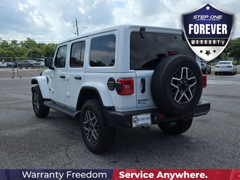 Used 2026 Jeep Wrangler Unlimited Sahara AWD/4WD image 5