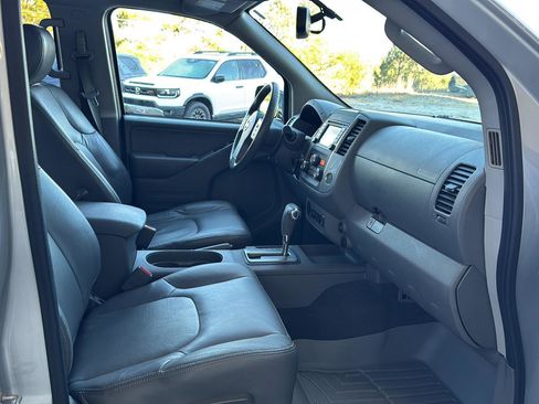 Used 2019 Nissan Frontier SL image 10