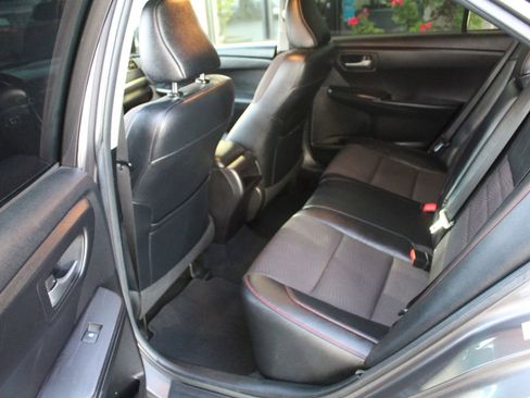 Used 2016 Toyota Camry SE FWD image 11