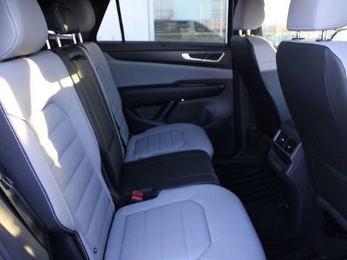 New 2026 Volkswagen Atlas Cross Sport SEL AWD/4WD image 16