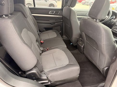 Used 2018 Ford Explorer XLT w/ Equipment Group 201A image 3