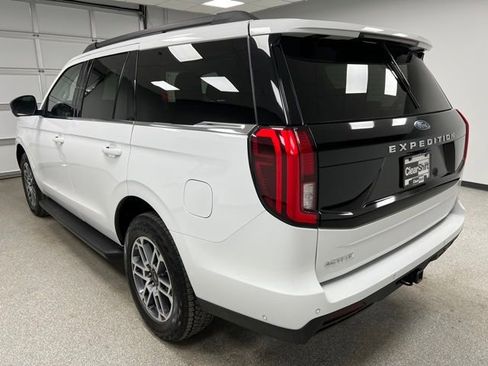 Used 2025 Ford Expedition Active AWD/4WD image 7