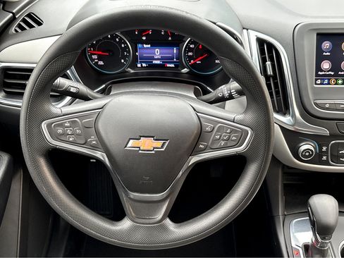 Used 2022 Chevrolet Equinox LS w/ LS Convenience Package image 11