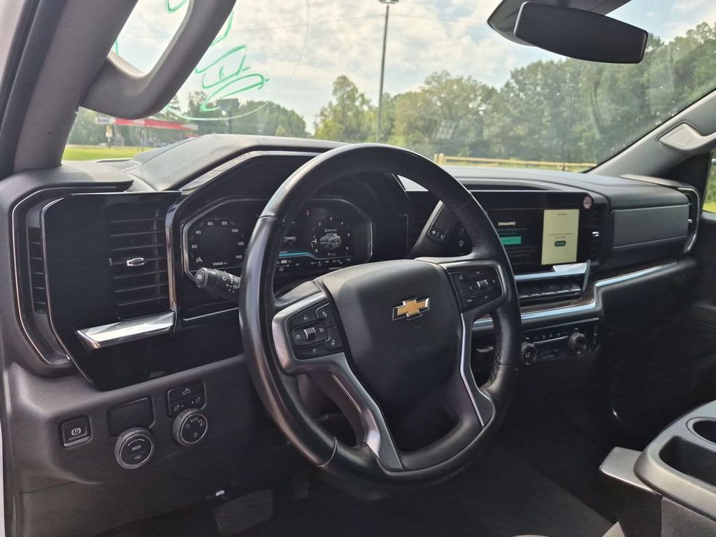 Used 2025 Chevrolet Silverado 1500 LT RWD image 16
