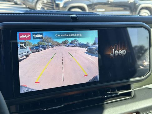 Used 2025 Jeep Gladiator Mojave w/ Safety Group image 33