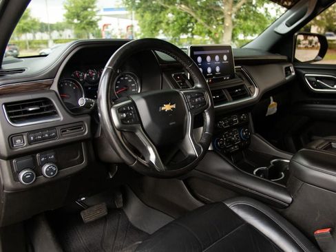Used 2021 Chevrolet Suburban LT RWD image 19