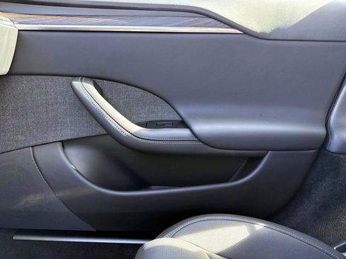 Used 2021 Tesla Model S Plaid image 22