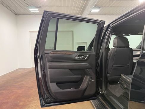 Used 2024 Chevrolet Suburban Premier AWD/4WD image 44
