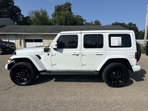 Used 2021 Jeep Wrangler Unlimited Sahara AWD/4WD image 9