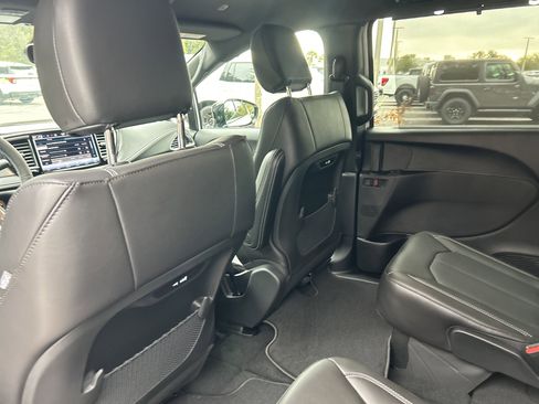 New 2026 Chrysler Pacifica Select image 50