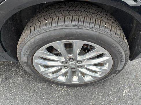 Used 2018 Cadillac XT5 Platinum w/ Driver Assist Package AWD/4WD image 7