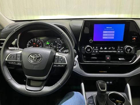 Certified 2024 Toyota Highlander XLE AWD/4WD image 23