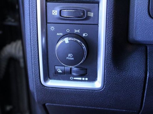 Used 2017 RAM 1500 Classic SLT w/ SLT Plus D￩cor Group image 12