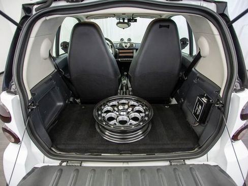 Used 2013 smart fortwo Coupe image 33