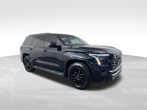 Used 2023 Toyota Sequoia SR5 w/ SR5 Premium Package AWD/4WD image 8