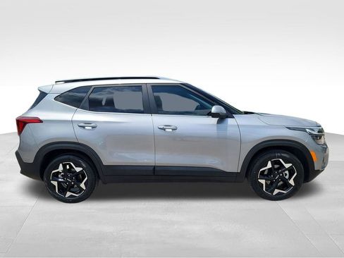 Used 2025 Kia Seltos EX FWD image 10
