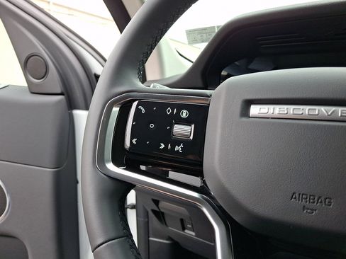 Used 2025 Land Rover Discovery Sport S image 19