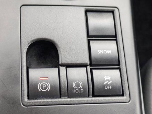 Used 2023 Toyota Highlander XLE image 16