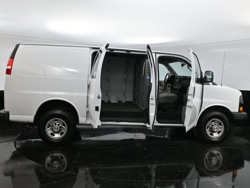 Used 2022 Chevrolet Express 2500 w/ Driver Convenience Package image 38
