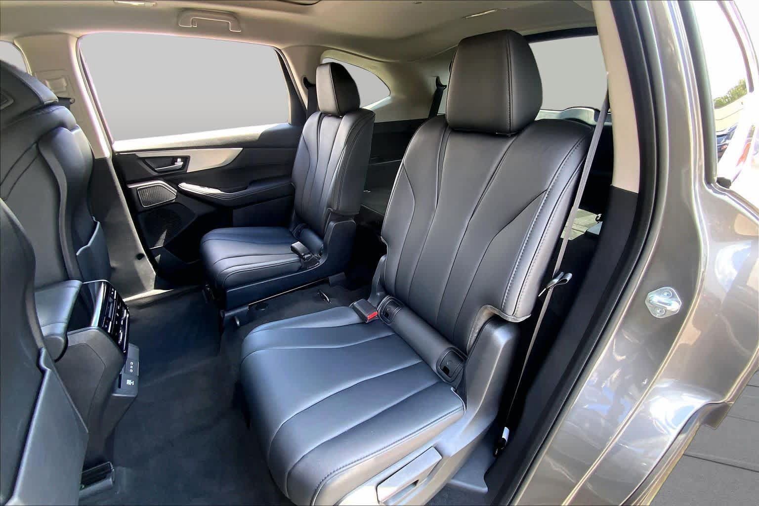 Used 2025 Acura MDX FWD image 21