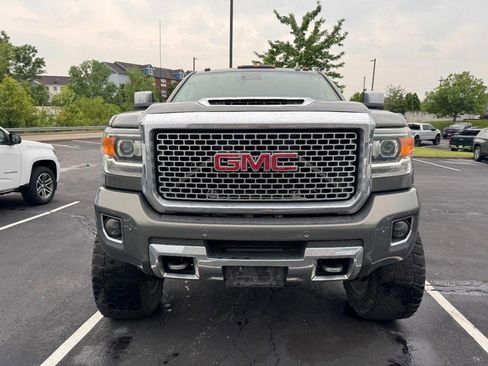 Used 2017 GMC Sierra 2500 Denali w/ Duramax Plus Package AWD/4WD image 2