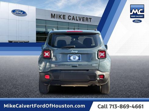 Used 2018 Jeep Renegade Latitude w/ Safety & Security Group FWD image 4