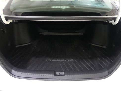 Used 2023 Honda Accord EX-L image 9