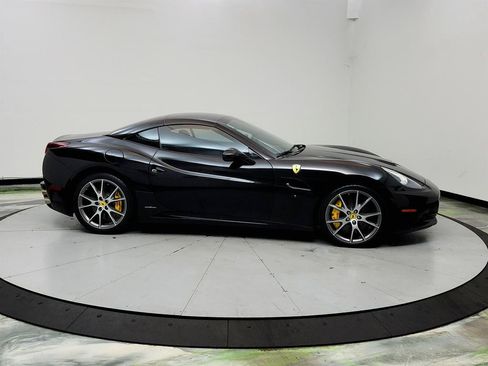 Used 2010 Ferrari California RWD image 4