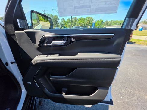 New 2026 Chevrolet Suburban Premier AWD/4WD image 19
