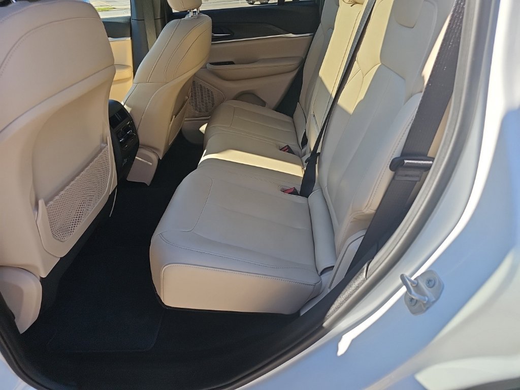 Certified 2025 Jeep Grand Cherokee Limited AWD/4WD image 17