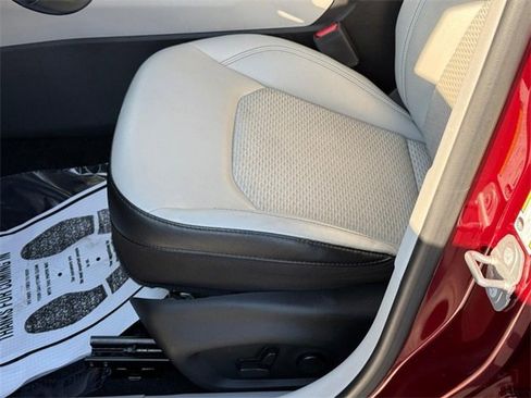 Used 2022 Jeep Compass Latitude w/ Sun and Sound Group image 17