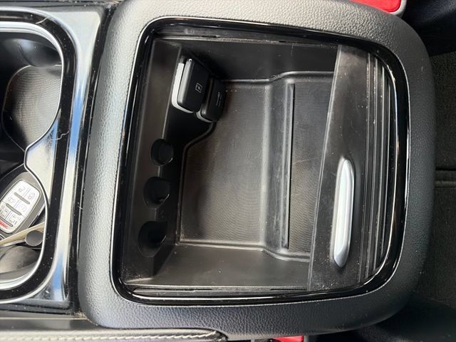 Used 2025 Chrysler Pacifica Limited FWD image 35