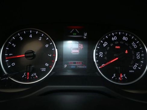 Used 2021 Toyota RAV4 LE FWD image 8