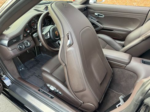 Used 2019 Porsche 911 image 60