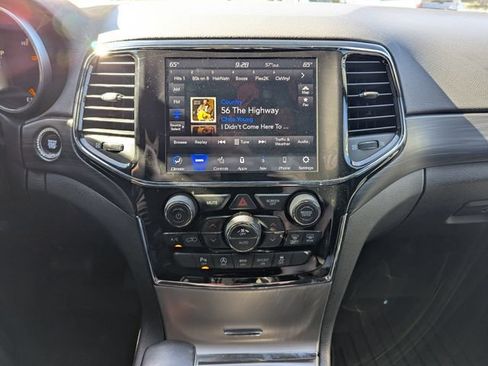 Used 2021 Jeep Grand Cherokee Laredo X AWD/4WD image 6